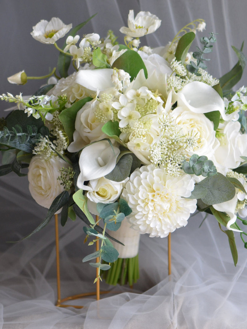 White Greenery Wedding Bouquet, Real Touch Roses, Calla Lily, Dalias, Boho Spring Bridal Bouquets, White bridesmaids bouquets, Eucalyptus Bouquet