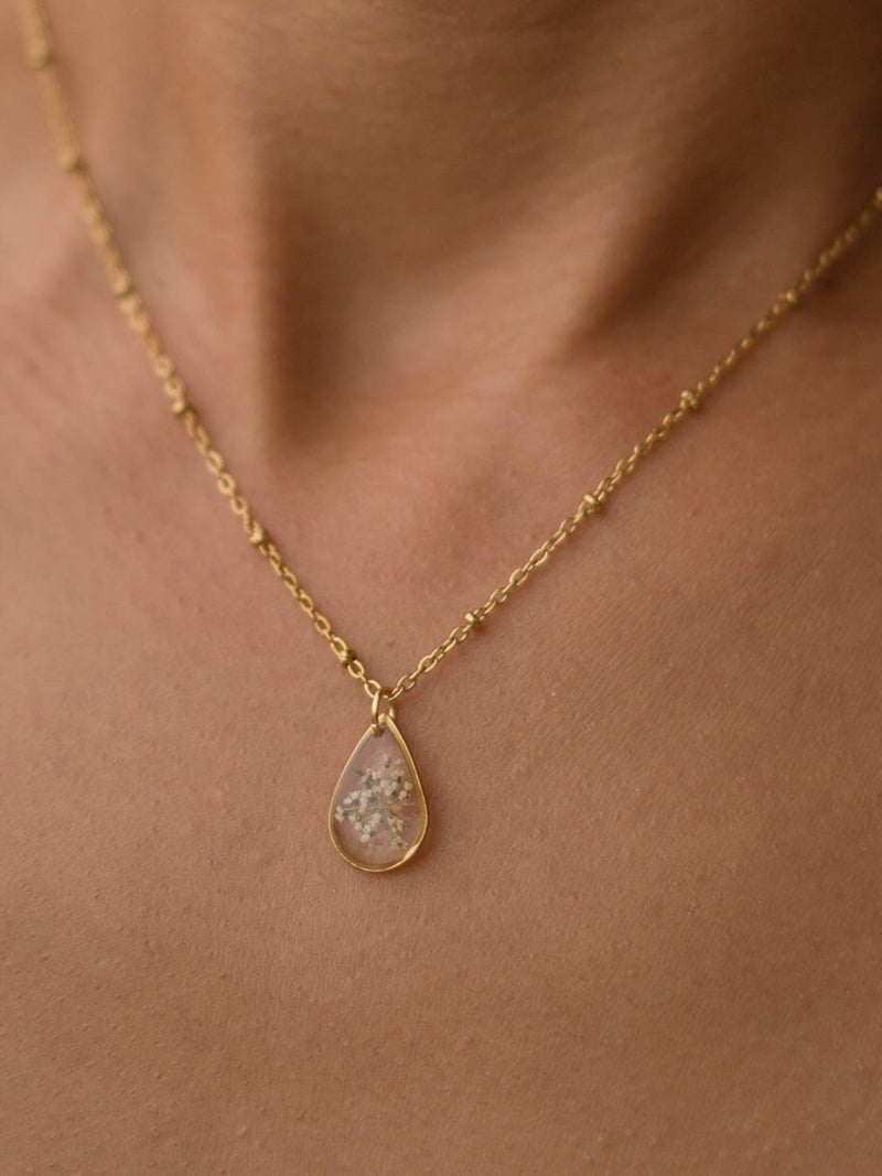 Delicate Queen Anne's Lace Necklace - Golden Stainless Steel - Feminine Botanical Jewelry - Preserved Flower Pendant ANNIVERSARY