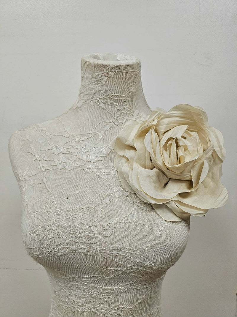 Beautiful off white flower/rose, flower pin, bridal rose, flower, fabric rose, corsage, bridal corsage, corsages, extreme corsage, flowers silk flower
