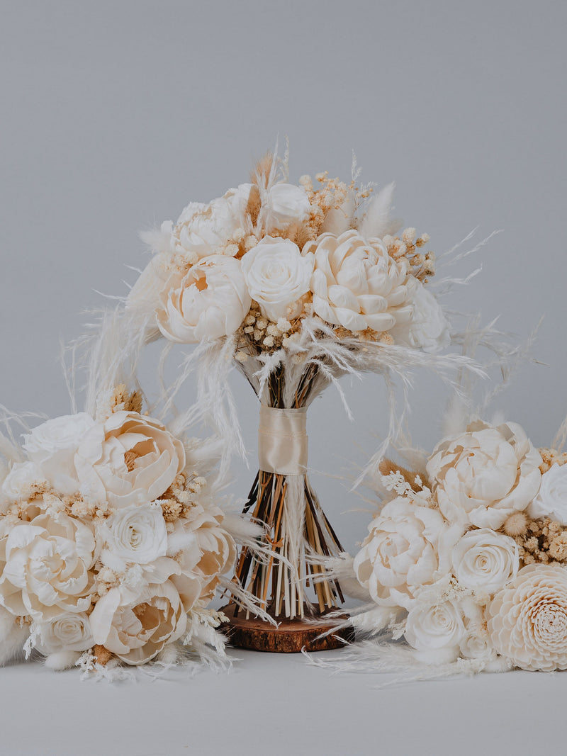 Ivory Sola Wood Flower and Preserved Roses/Bouquet with Baby's Breath/Bridal Bridesmaid bouquet/White Bouquet Boho/Pampas Grass bouquet/ wedding flower