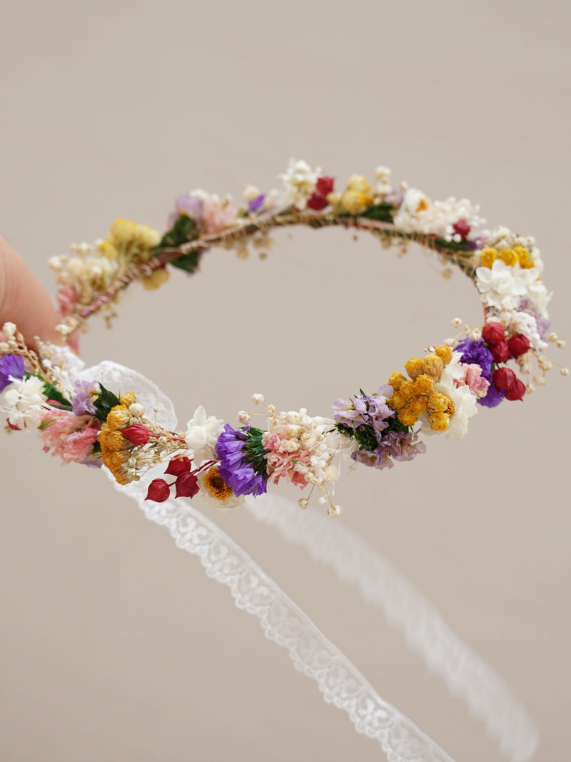 Dried flowers mixed with wild flowers for the bride's crown. White daisy dried flower children's crown. Bohemian Wedding Flower Girl Crown wedding flower