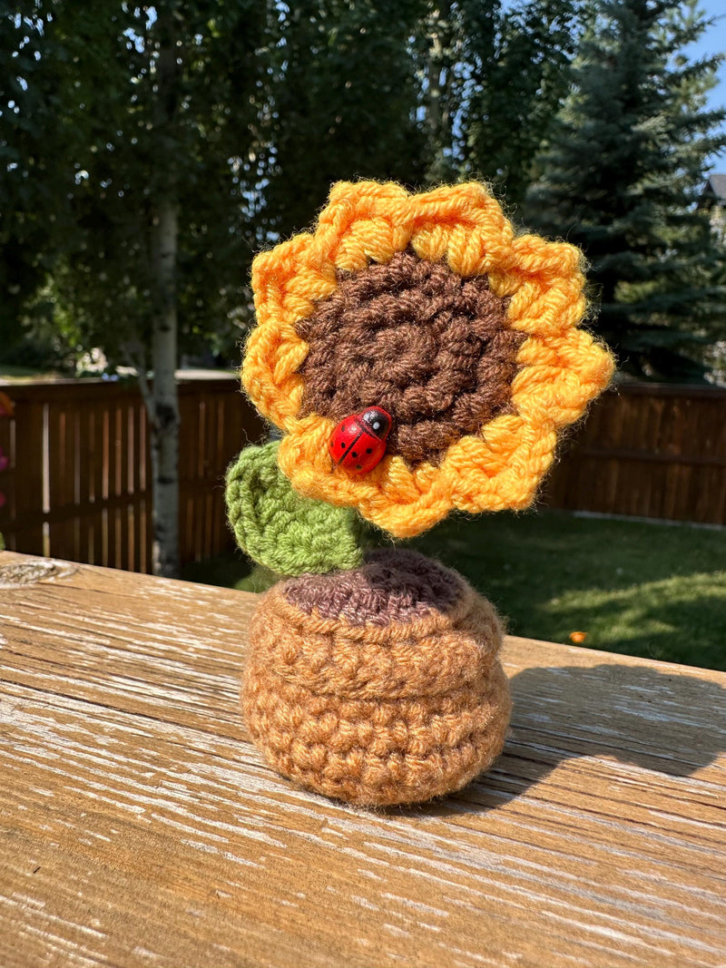 Crochet Sunflower Pot , Cute Handmade Knitted Sunflower with a Ladybug ,Home Decor Housewarming Gift for Her, Artificial Flower for Desktop house warming flower