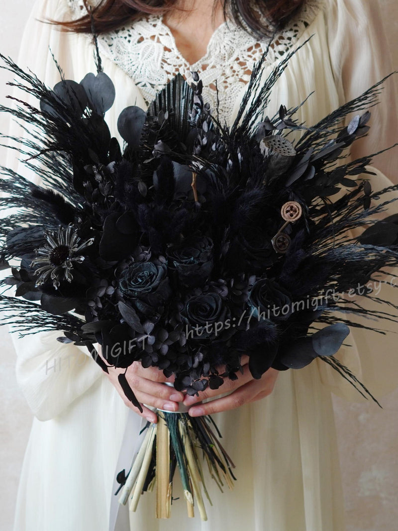 Gothic Wedding Decor,Black Wedding,Total Black Bouquet,Gothic Wedding Bouquet,Bridal Black Bouquet,Black Wedding,Bridesmaid Black Bouquet Bouquet