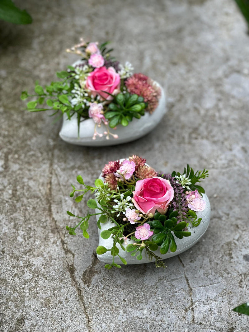 Grave decoration Òsmall summer heartÓ grave arrangement heart FLOWER DELIVERY