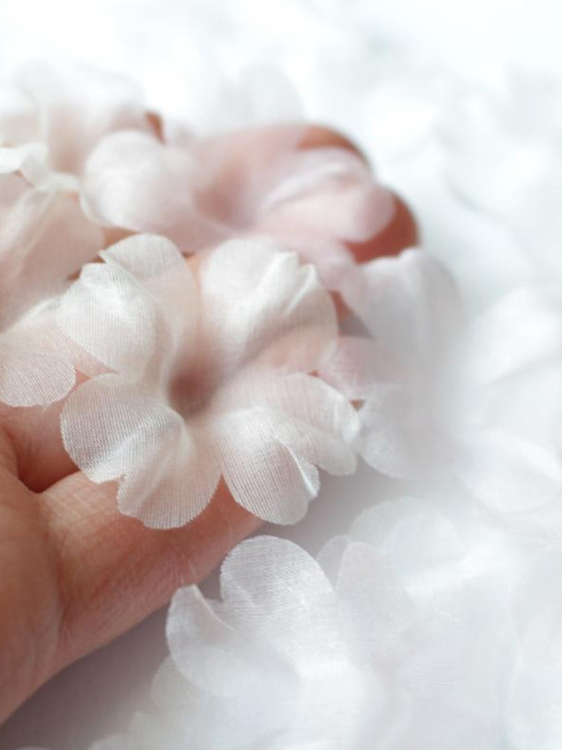 Silk organza fabric flowers 3D petals 30pcs: wedding dresses, veils, gloves, 3D appliquŽ silk flower