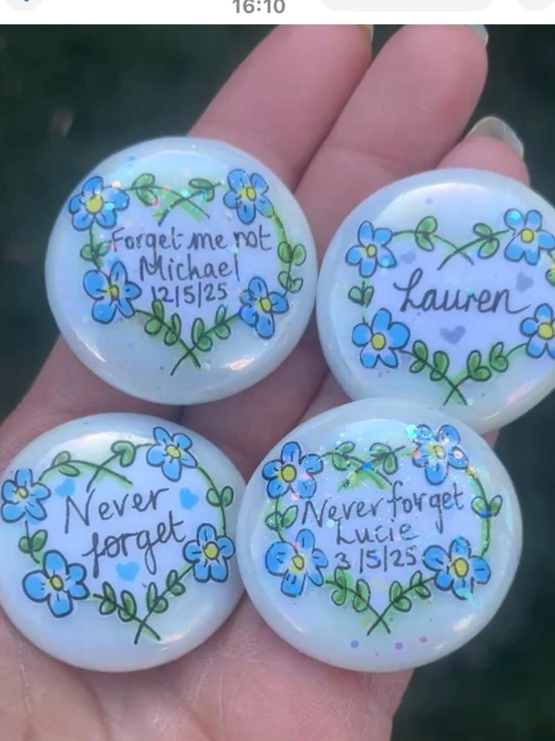 Never forget keepsake pebble, forget me not flower memorial  stone , sympathy gift, loss and grief, miss you ,memory box, gift for loved one sympathy flower