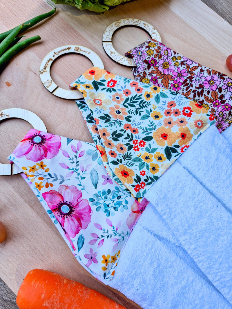 Modern Kitchen Hanging Hand Towel for Laundry, caravan, bathroom. 100% cotton with a timber disk Pretty flowers floral 3 pack house warming flower
