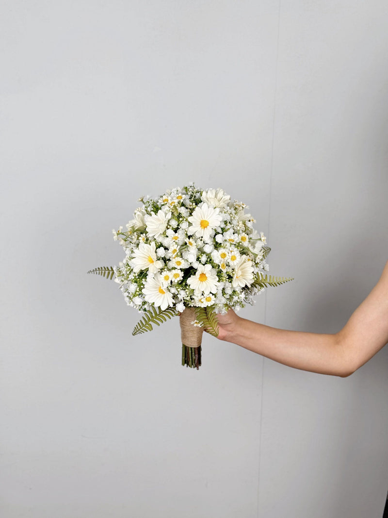 Daisy and Baby's Breath Bouquet, White Wildflowers Wedding Bouquet, Boho Flower Bouquet, Bridal Bouquet, Design in Daisies and Baby's Breath wedding flower