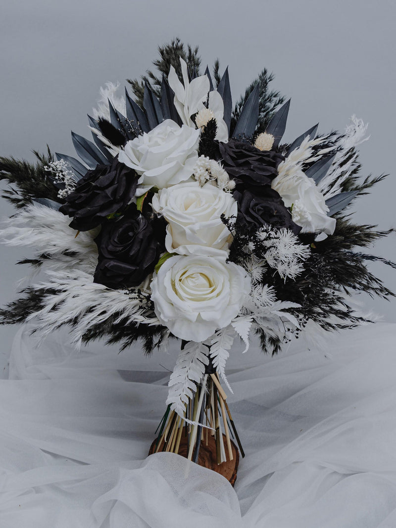 Black,White Gothic Wedding Bouquet with Dried Pampas/Alternative Bride Flowers/ Halloween Fall Bridal Bouquet/Moody wedding/Dark bouquet Bouquet