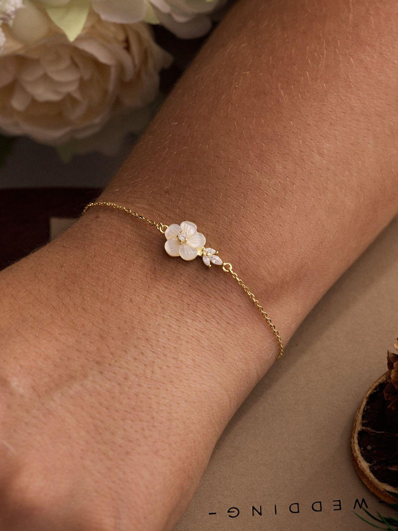 Bridal Jewelry, Simple Mother of Pearl Flower Bracelet, Diamond Leaf Bracelet, Wedding Gift, Dainty Bracelet, Bridesmaid Gift, Bride Jewelry wedding flower