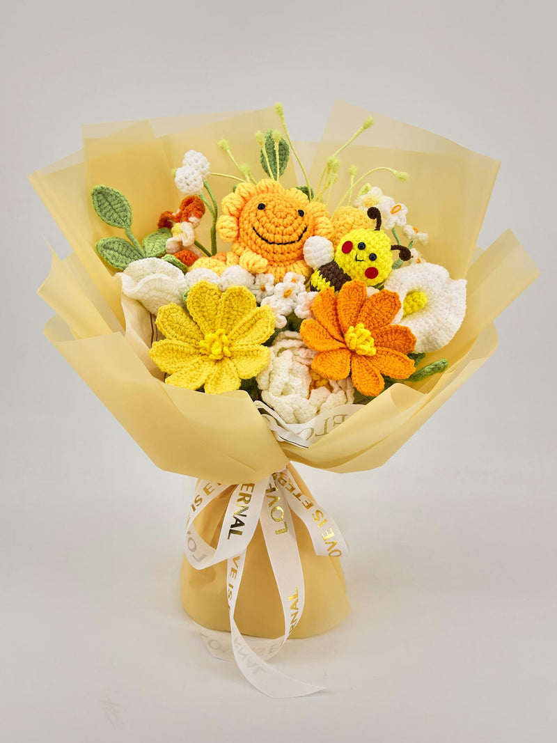 Crochet Flowers, Crochet Flower Bouquet with Cute Bee and Gift Card, Crochet Bouquet Gift for Her, Spring Flowers ANNIVERSARY