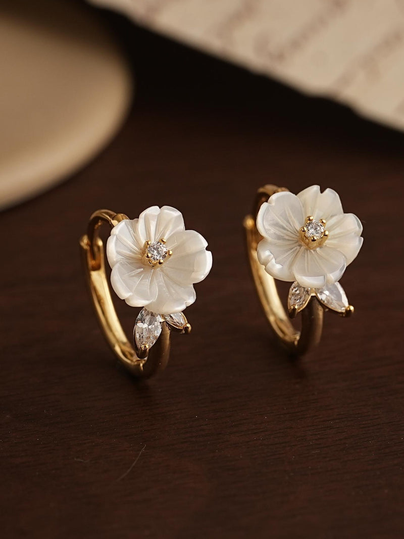 Mother of Pearl Flower Hoop Earrings,Dainty Floral Pearl Hoop Earrings,Gold Huggie Earrings,Bridal Earrings,Engagement Gifts,Bridesmaid Gift ANNIVERSARY