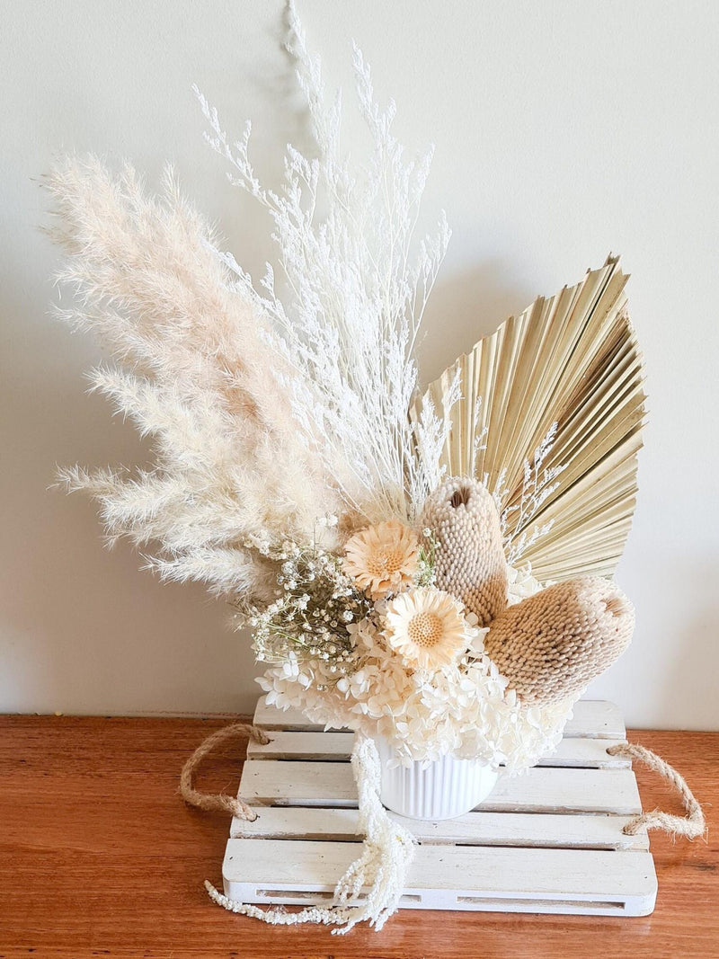 neutral white beige preserved floral arrangement in vase pampas palm banksia dried flowers everlasting bouquet natural home wedding dŽcor house warming flower