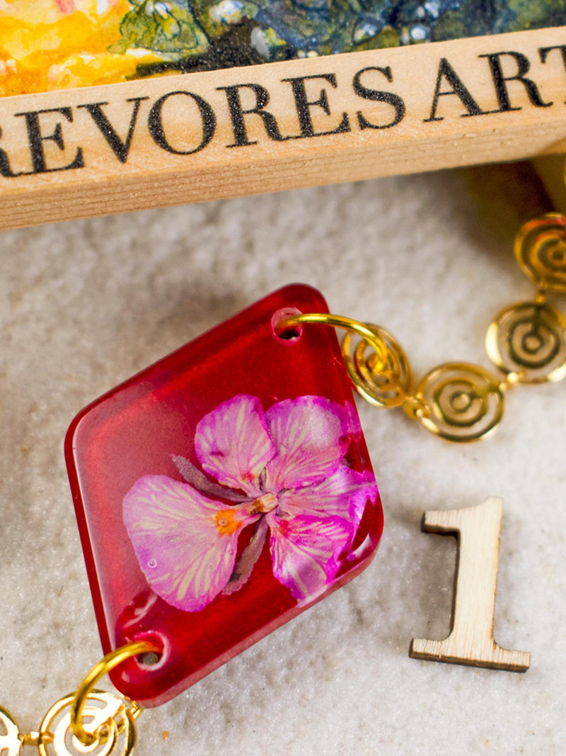Bracelets with Mixed Gold Chains, Resin Pendant with Encapsulated Flowers and Alcohol Ink - Refined and Original - Ready for Delivery FLOWER DELIVERY