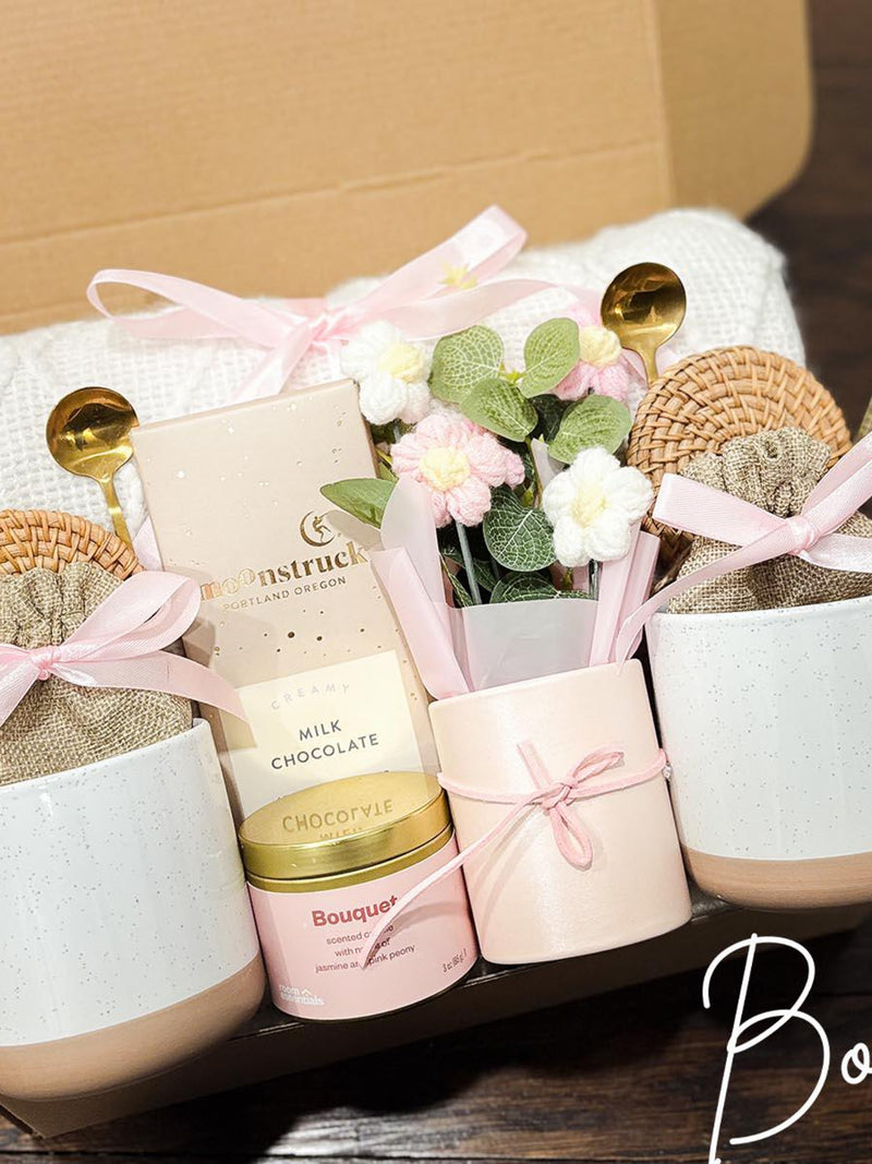 Housewarming Gift Box, Cozy New Home box, New House Gift Basket for Couple, New Apartment Gift Box for Couple house warming flower