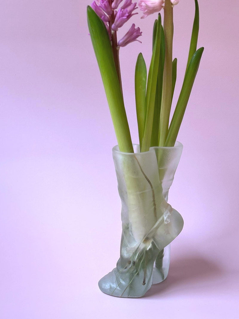 Bud vase with preserved anemones | Epoxy resin pointe shoes | Bookshelf decor | Perfect for small flower arrangements | Anniversary presents ANNIVERSARY