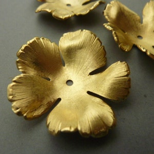 Thick brass flower base with central hole, gold finish