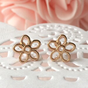 Little Flowers Earrings - Flowers Earrings - Studs Earrings - Tiny Earrings - Daisy - Gold - Silver - Sister Gift - Gift for her - Mother