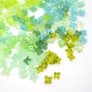 Set of small green glass flower beads for headbands, transparent and frosted styles