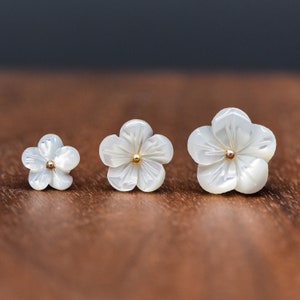 White mother-of-pearl flower beads, carved petals, flat back, 3 pcs