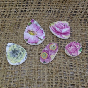 5 x Mixed Flowers Porcelain Drilled Cabochons - 15g Vintage Floral, Yellow, Blue, Pink & Purple, Crafting - FREE WORLDWIDE DELIVERY 3699A-K*
