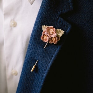Blush floral rose lapel pin with gold-tone stem and butterfly clasp, for suit buttonhole