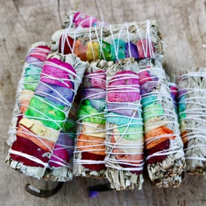 50 or 20 x Wholesale 7 Chakras White Sage Smudge Sticks, Rose Petal Sage Bundle, Chakra Sage, Sage with Rose petals, Floral Sage