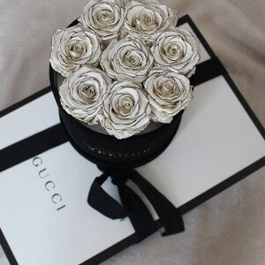 Preserved rose gift box with pale gray roses, black round case, ribbon bow