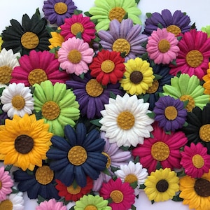 Gorgeous Handmade Mulberry Paper Daisy & Sunflower Embellishments x 100.  Card making, Scrapbooks, Invitations, Place Settings, Bookmarks