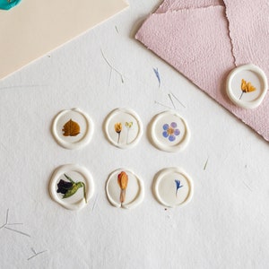 Pressed flower wax seal stickers, round self-adhesive circles with dried blooms