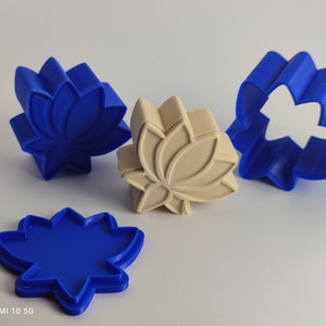 Lotus flower bath bomb molds, set of flower-shaped molds in blue and beige