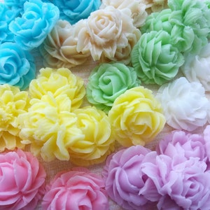 Mini flower-shaped soap set with pastel bloom colors