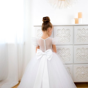 White flower girl dress with open back and satin bow, junior wedding party style