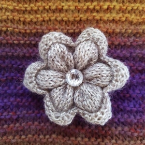 3D knit flower applique with fabric button center, light gray, PDF pattern craft