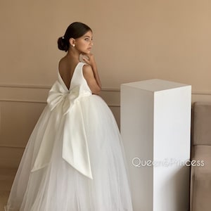 Ivory tulle princess flower girl dress with layered skirt for kids