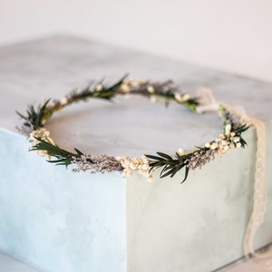 Dried baby breath flower crown with pale blooms and dark green leaves, leaf-wreath headband