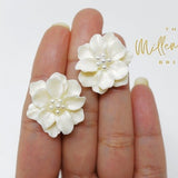 White Flower Pearl Earrings, Bridal Jewelry, Bridal Stud Earrings, Bridal Earrings, Statement Earrings, Bridesmaid Earring.
