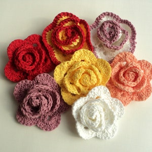 Crochet rose pattern with nine crocheted flower roses in mixed colors