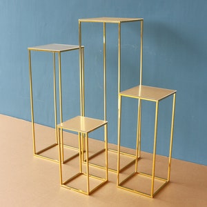 Gold-plated rectangular geometric acrylic centerpiece stand set, four varying heights