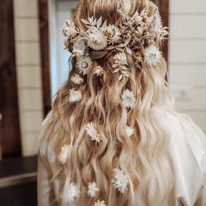 Boho dried flower hair comb with white ivory real blossoms for bridal hairstyles