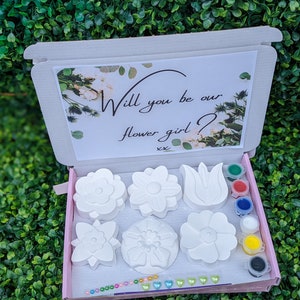 Flower craft paint kit with “Will you be my flower girl” card and white foam flower pieces