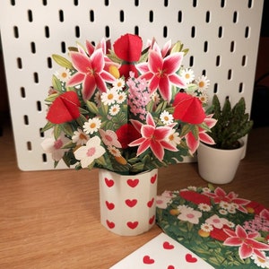 Pop-up 3D flower card with red and pink blossoms and heart-patterned base