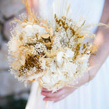 GAìA bridal bouquet in dried flowers with preserved ivory hydrangea from the pampas for an eco-responsible boho chic wedding