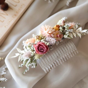 Floral hair comb with pink and rose dried flowers and white sprigs, vintage teeth