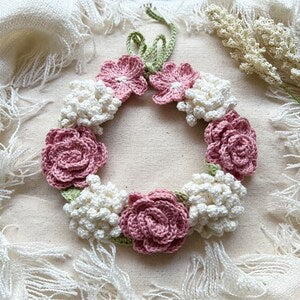 Crochet flower wreath pattern with pink and white rose appliques