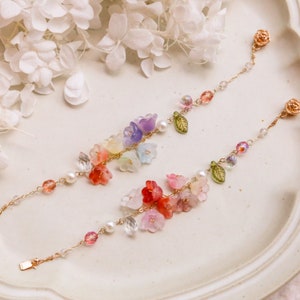 Colorful flower beaded bracelet with gold-tone chain and small crystal accents