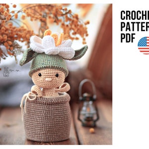 Crochet flower-in-pot pattern: crocheted plant in a pot with a white blossom