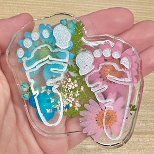 Baby feet badge buddy with alligator clip, pink and blue dried flowers