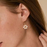 Dainty Daisy Pearl Earrings, Natural Freshwater Pearl Earrings, Daisy Flower Earrings, Wedding Earrings, Bridal Earrings, Bridesmaid Gift
