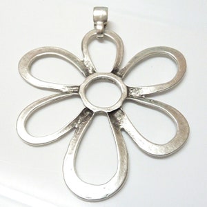Silver Flower Pendant, Boho Daisy Necklace, Silver Flower Pendant, Flower Jewelry,  Leather, Bohemian Jewelry, Women Pendant, P71